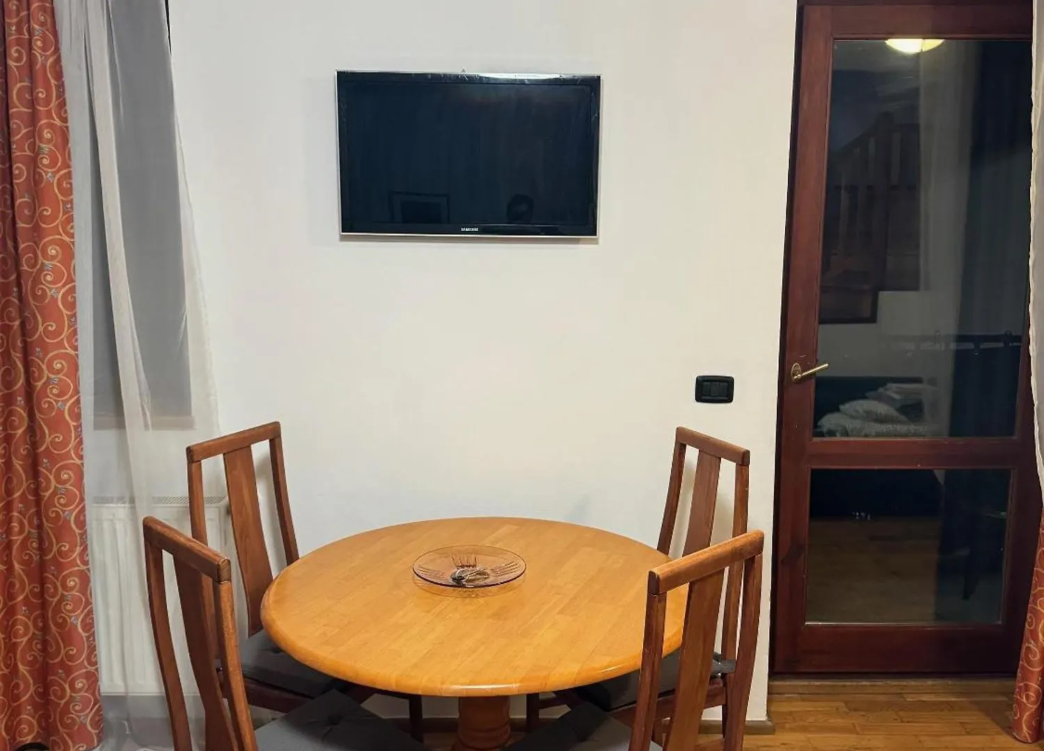 Remarkable 1-Bed Apartment In Praha Prága